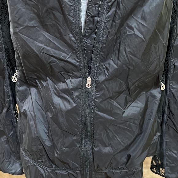 🔴🔴🔴🔴🔴. SOLD 🔴🔴🔴🔴🔴🔴rare lululemon jacket Lightweight - Picture 17 of 17